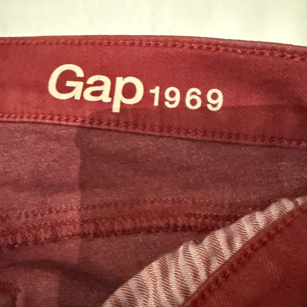 GAP Deep Red Denim - Picture 2 of 8